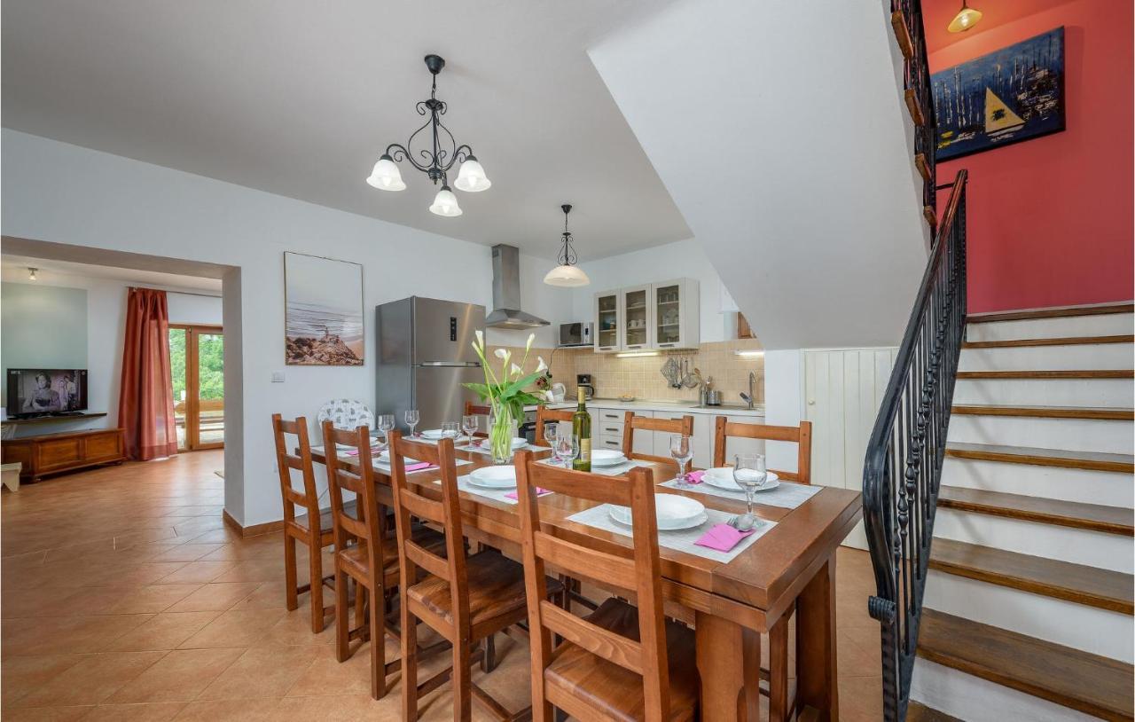 Cozy Home In Pamici With Kitchen Εξωτερικό φωτογραφία
