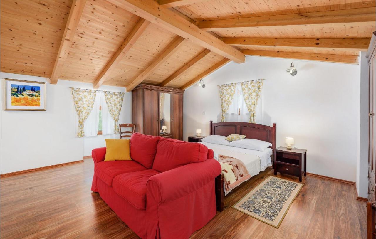 Cozy Home In Pamici With Kitchen Εξωτερικό φωτογραφία