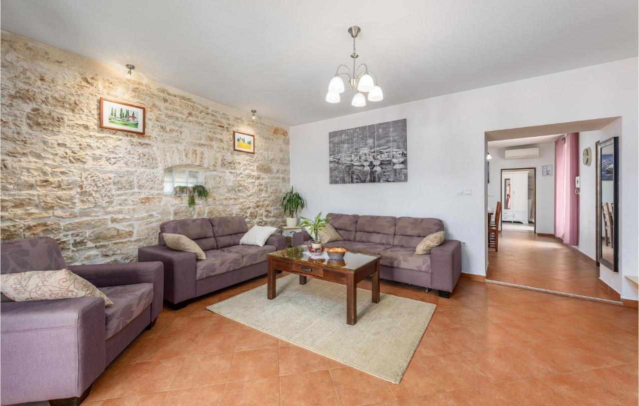Cozy Home In Pamici With Kitchen Εξωτερικό φωτογραφία
