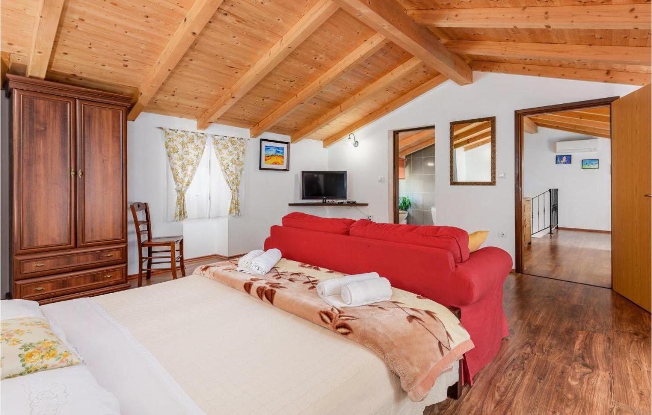 Cozy Home In Pamici With Kitchen Εξωτερικό φωτογραφία