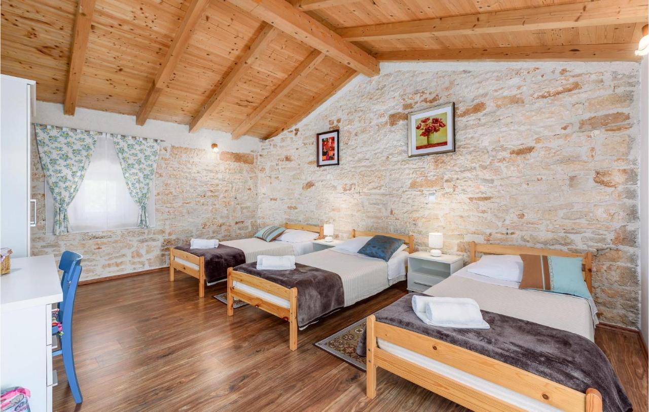 Cozy Home In Pamici With Kitchen Εξωτερικό φωτογραφία