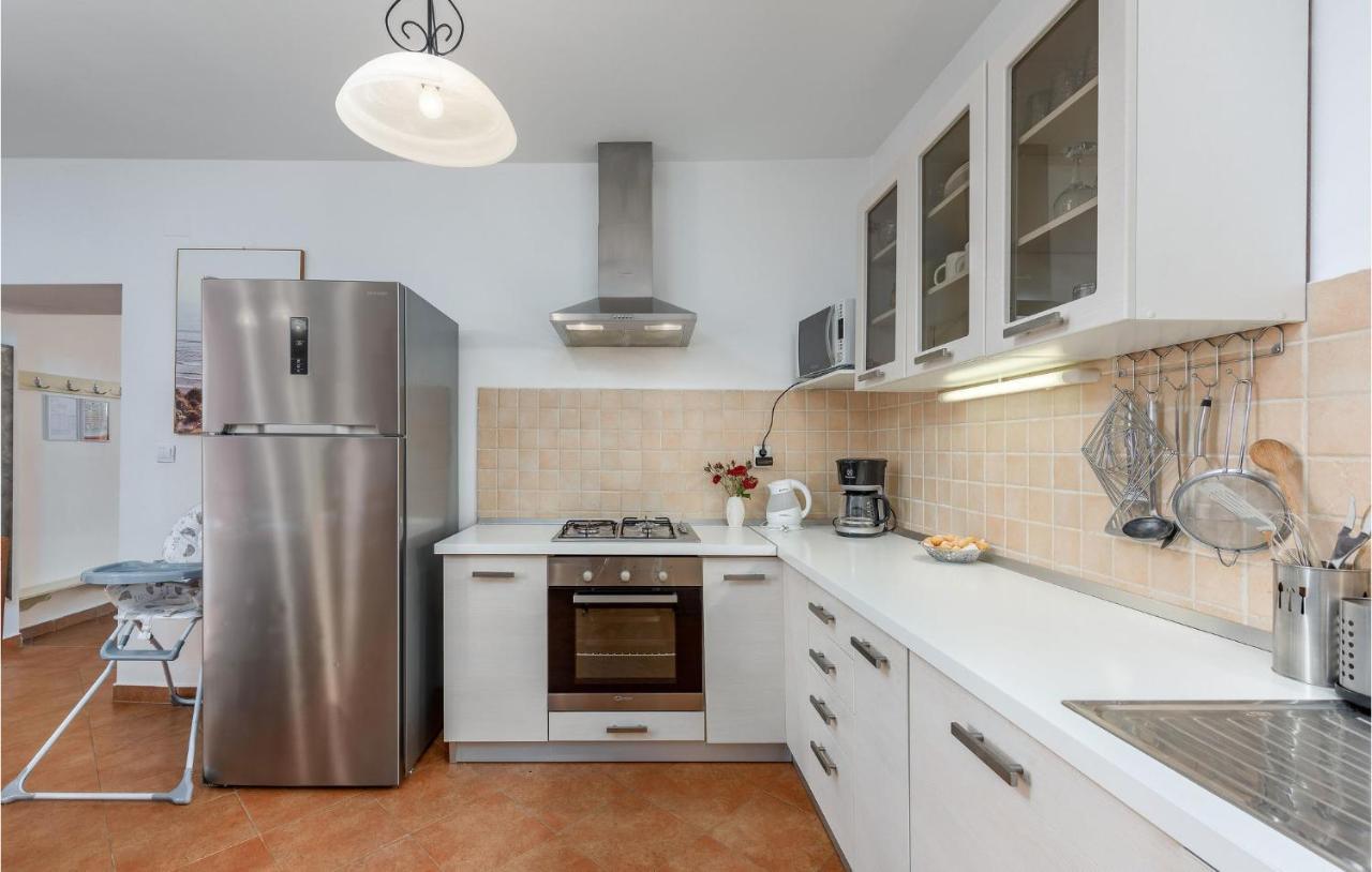 Cozy Home In Pamici With Kitchen Εξωτερικό φωτογραφία