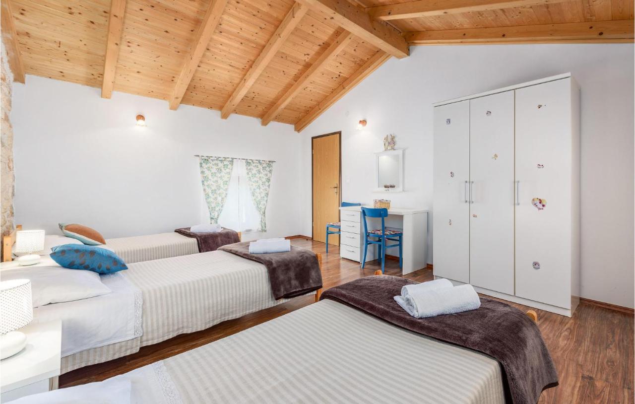 Cozy Home In Pamici With Kitchen Εξωτερικό φωτογραφία