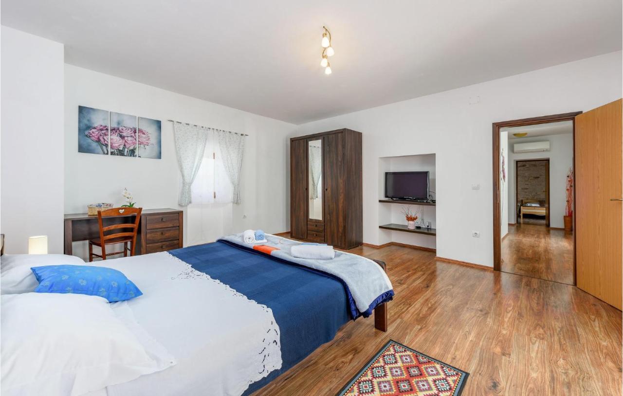 Cozy Home In Pamici With Kitchen Εξωτερικό φωτογραφία