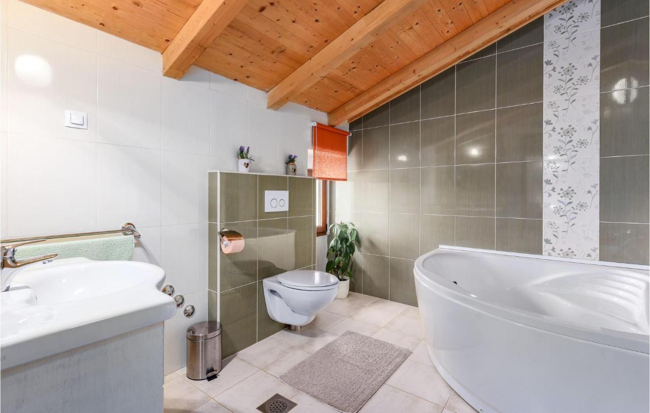 Cozy Home In Pamici With Kitchen Εξωτερικό φωτογραφία