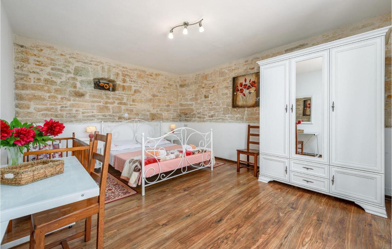 Cozy Home In Pamici With Kitchen Εξωτερικό φωτογραφία