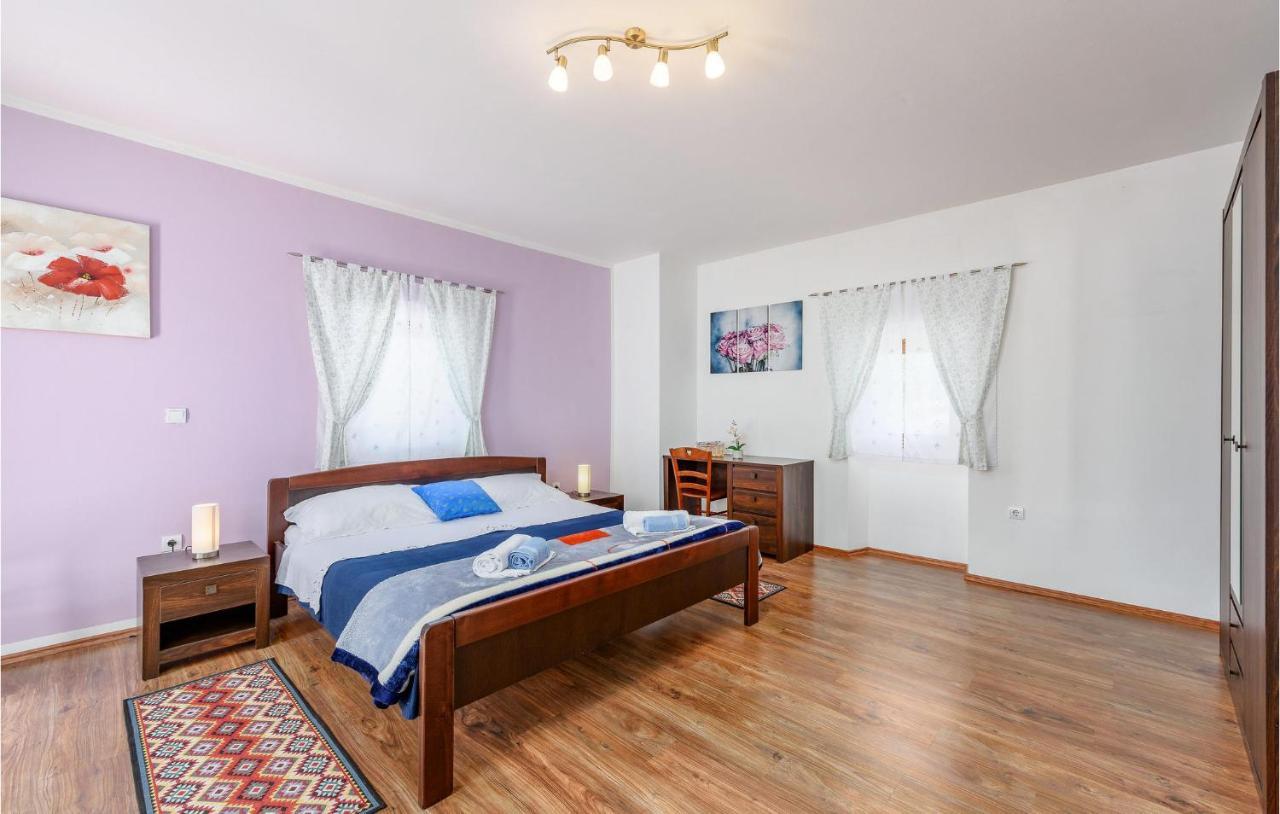 Cozy Home In Pamici With Kitchen Εξωτερικό φωτογραφία