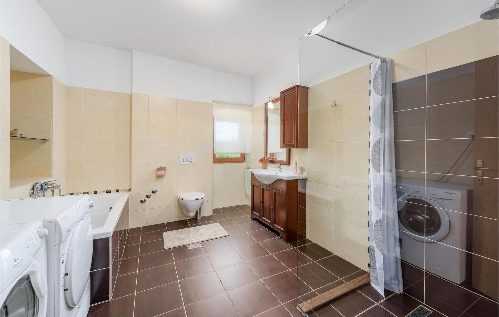 Cozy Home In Pamici With Kitchen Εξωτερικό φωτογραφία