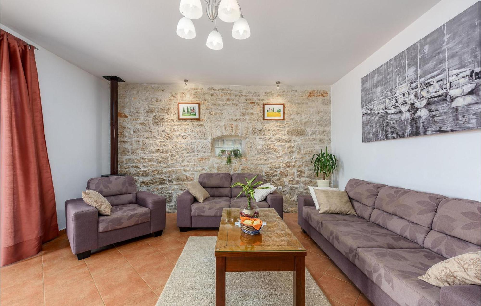 Cozy Home In Pamici With Kitchen Εξωτερικό φωτογραφία